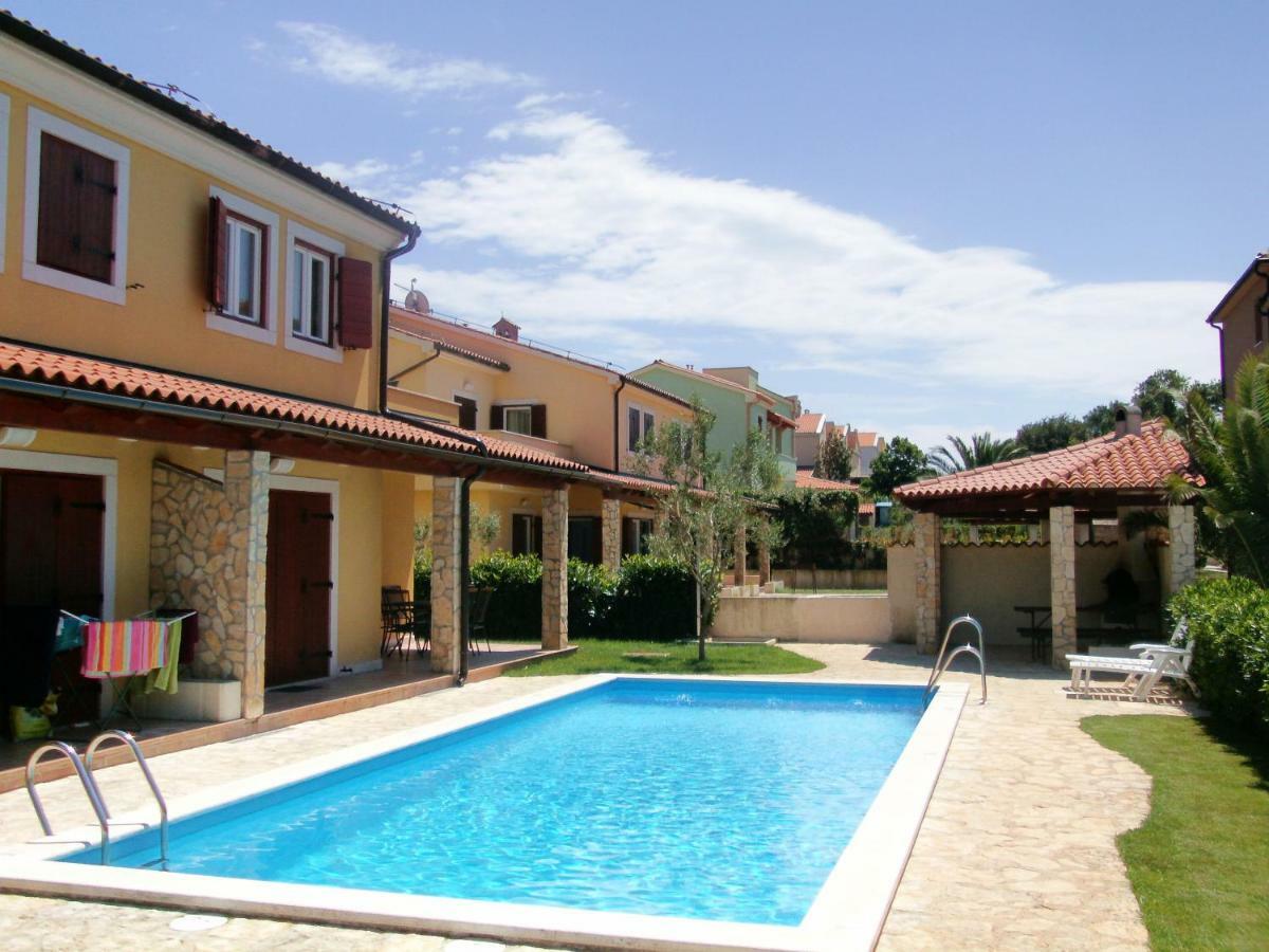 Oliva Holiday Apartment บานโจเล ภายนอก รูปภาพ